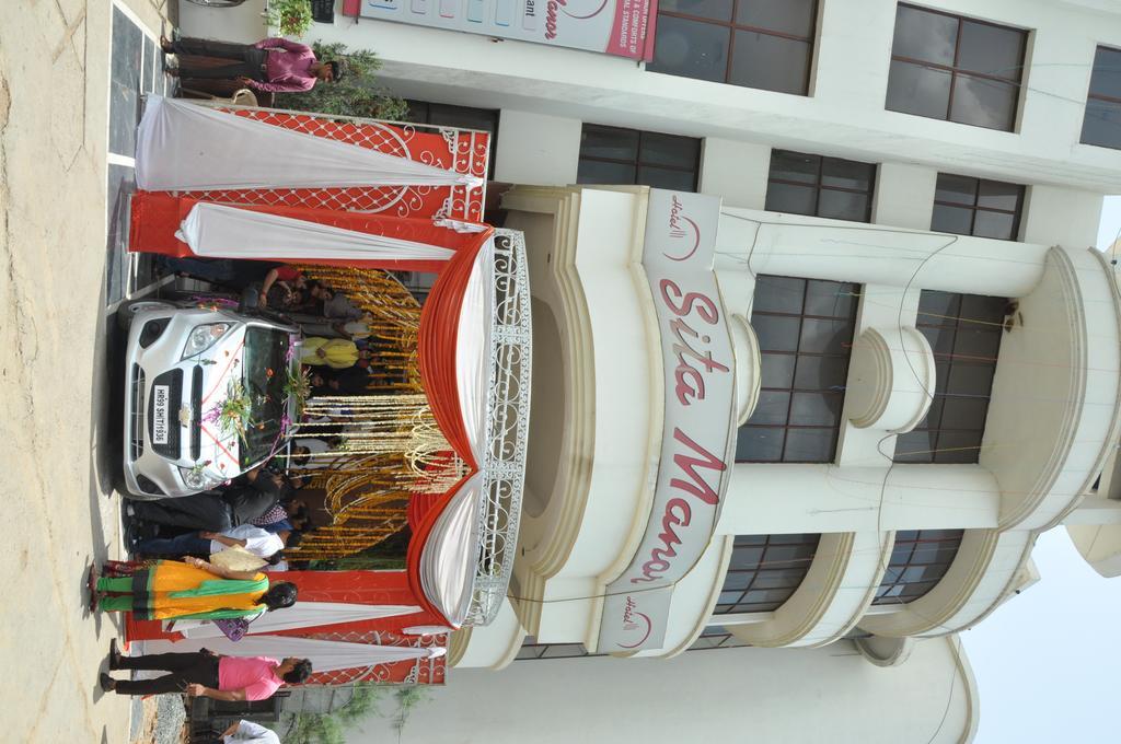 Hotel Sita Manor Gwalior Esterno foto